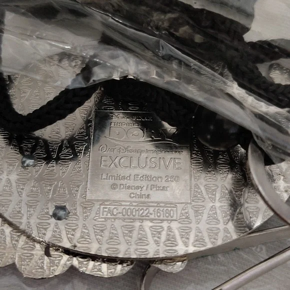 🏰Disney Pixar Finding Dory Exclusive Limited Edition Collecting Lanyard - Picture 3 of 5